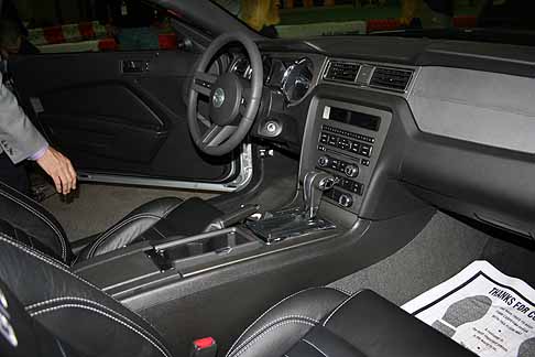 Shelby - interni della supercar Shelby GTS width=